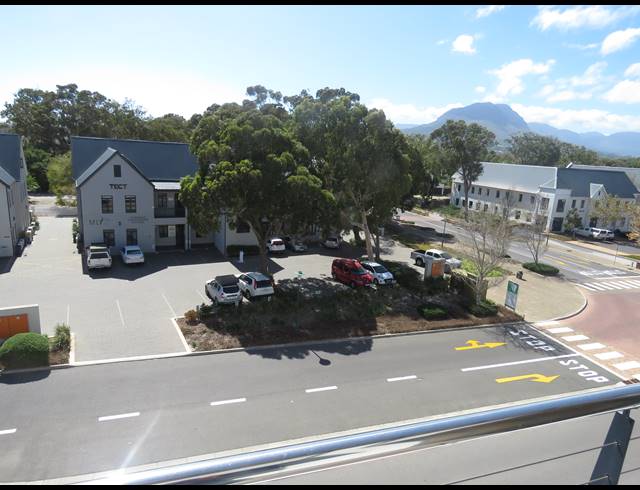 81M² OFFICE TO LET IN PAARDEVLEI
